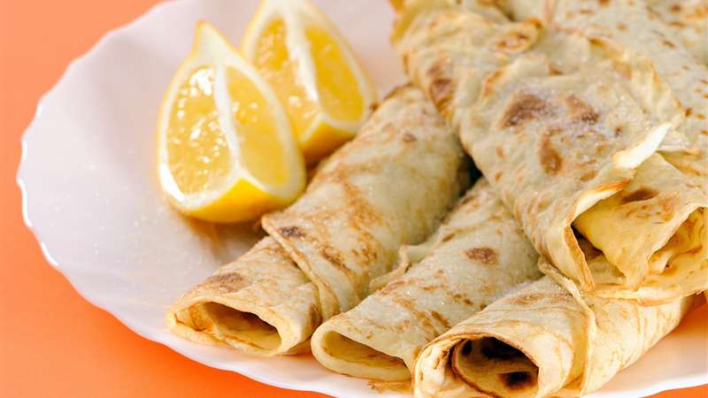 Halawa El Rashidi El Mizan crepe with heavy cream 